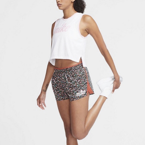 🆕 Nike 10K Femme Running Shorts, Size Medium - Picture 2 of 12